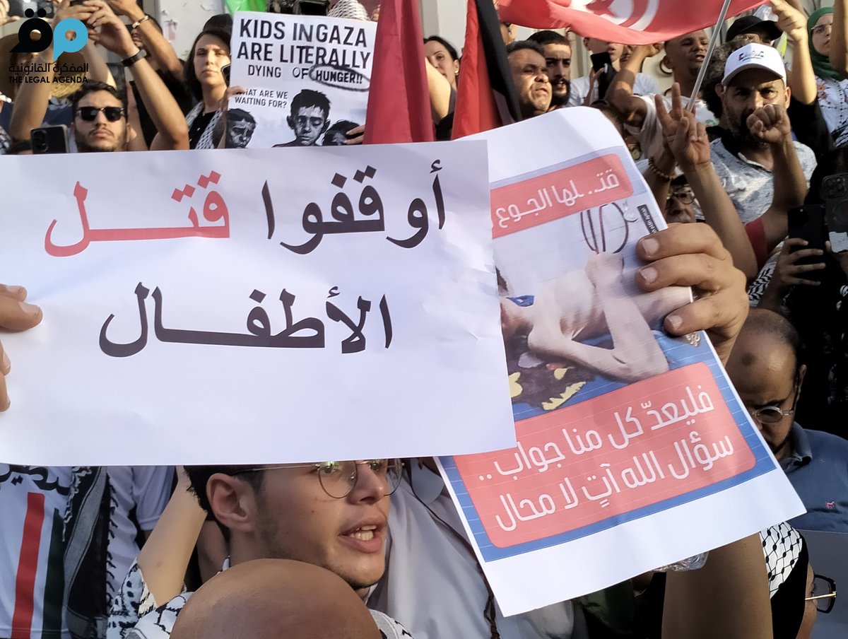 Legal_Agenda_TN's tweet image. انتظمت اليوم الأحد 20 جويلية مسيرة غاضبة، انطلقت من ساحة الباساج وصولا إلى المسرح البلدي، احتجاجا على سياسة التجويع والحصار الممنهج الذي يمارسه الاحتلال على قطاع غزة منذ أكثر من 650 يوما
صور: المفكرة القانونية - تونس Legal Agenda - Tunis