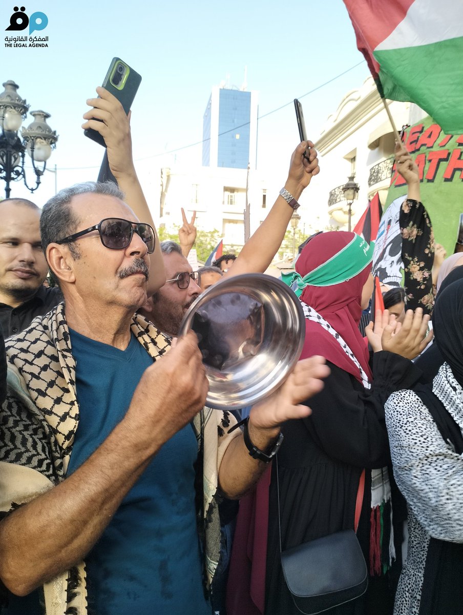 Legal_Agenda_TN's tweet image. انتظمت اليوم الأحد 20 جويلية مسيرة غاضبة، انطلقت من ساحة الباساج وصولا إلى المسرح البلدي، احتجاجا على سياسة التجويع والحصار الممنهج الذي يمارسه الاحتلال على قطاع غزة منذ أكثر من 650 يوما
صور: المفكرة القانونية - تونس Legal Agenda - Tunis