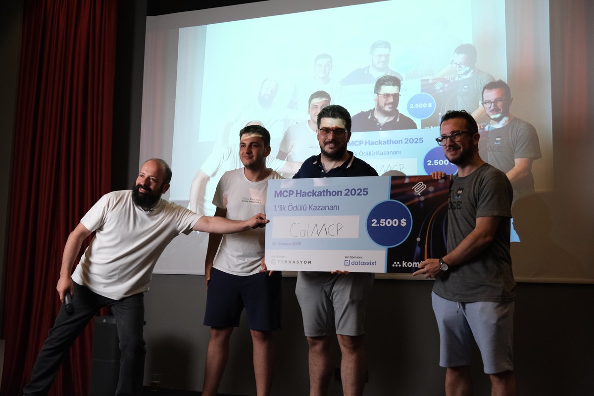 komunitecomtr's tweet image. Türkiye'nin ilk MCP Hackathon'unda kazananlar belli oldu!
12 saat süren yarışmaya 30 takım halinde toplam 44 katılımcı katıldı. Kazananlar jürilerimiz tarafından belirlendi:
🥇 Burak Tahtacı (@btahtaci) & Polat Tahtacı - CalMCP
🥈 Muhammed Kılıç - mIRC
🥉 Mehmetcan Bozkuş…