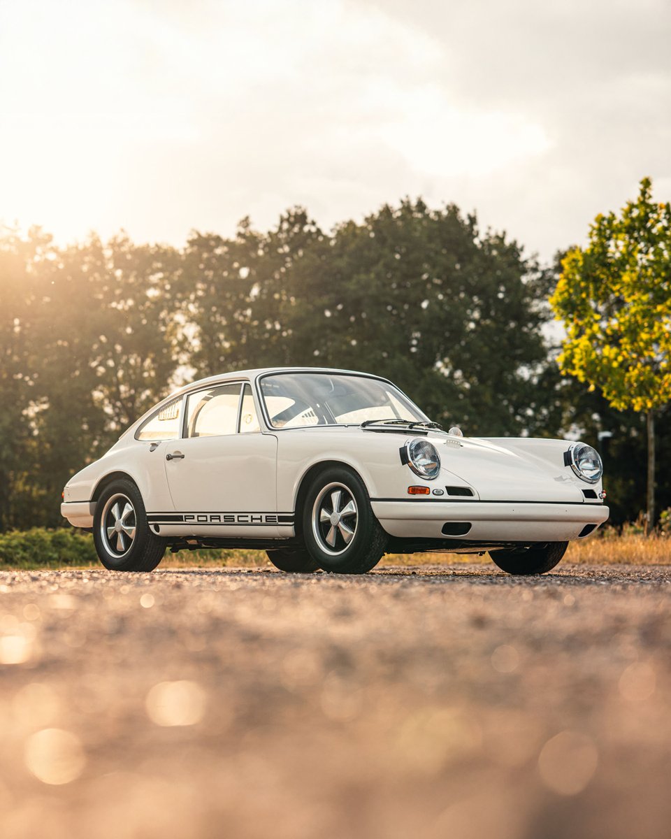 rmsothebys's tweet image. One of just 20 factory-built Porsche 911 Rs. Born to compete. Built to win.
Chassis 11899006R was delivered new to rally driver Fernand Schligler and raced across Europe before passing through the hands of Paris–Dakar founder Thierry Sabine.
Now road-ready again, this is…