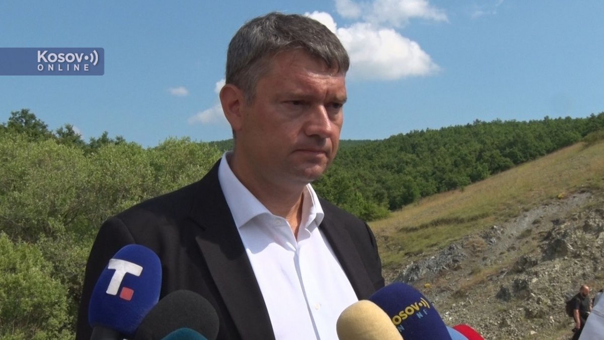 nstarovic's tweet image. Alarming news emerges from #Kosovo*, where Prime Minister Kurti’s provisional authorities have detained Igor Popović, deputy director of the Serbian government’s Office for Kosovo and Metohija, for 30 days. This arrest marks another dangerous step in a downward spiral of…