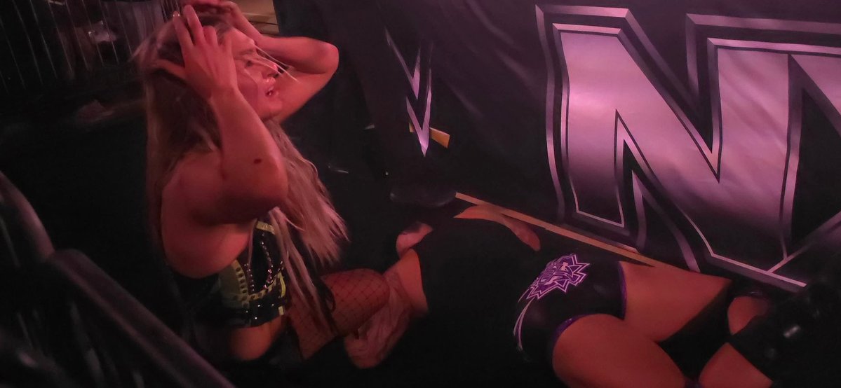 CarlosStoneking's tweet image. #nxttampa #wwenxt @izzi_wwe killing it personality great ring work still showing that NXT still has the best women's wrestling going today #Tizzy
