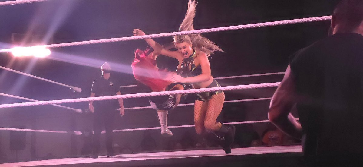 CarlosStoneking's tweet image. #nxttampa #wwenxt @izzi_wwe killing it personality great ring work still showing that NXT still has the best women's wrestling going today #Tizzy