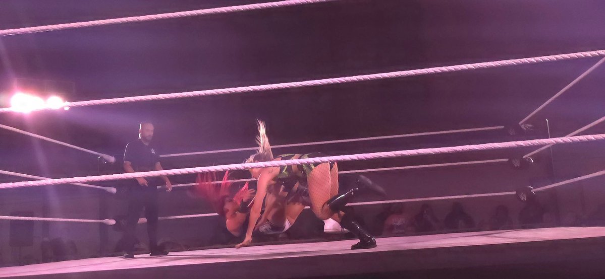 CarlosStoneking's tweet image. #nxttampa #wwenxt @izzi_wwe killing it personality great ring work still showing that NXT still has the best women's wrestling going today #Tizzy