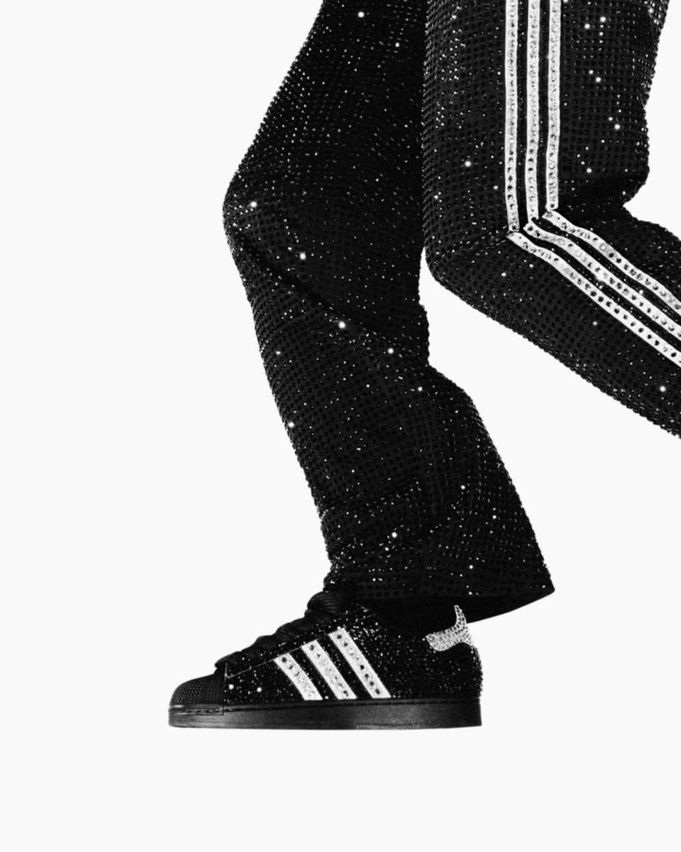 footlocker's tweet image. Made for the hustle. Built to turn heads.
Slide through in-store or online to shop the Adidas Superstar II.
