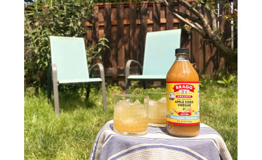 BeverageInd's tweet image. The new variety of Apple Cider Vinegar offers a bold, sweet and tangy twist on the iconic original, the company says. 🍍 #AppleCiderVinegar #DigestiveHealth #NewProducts
Image courtesy of @BraggLiveFoods
brnw.ch/21wUhOW