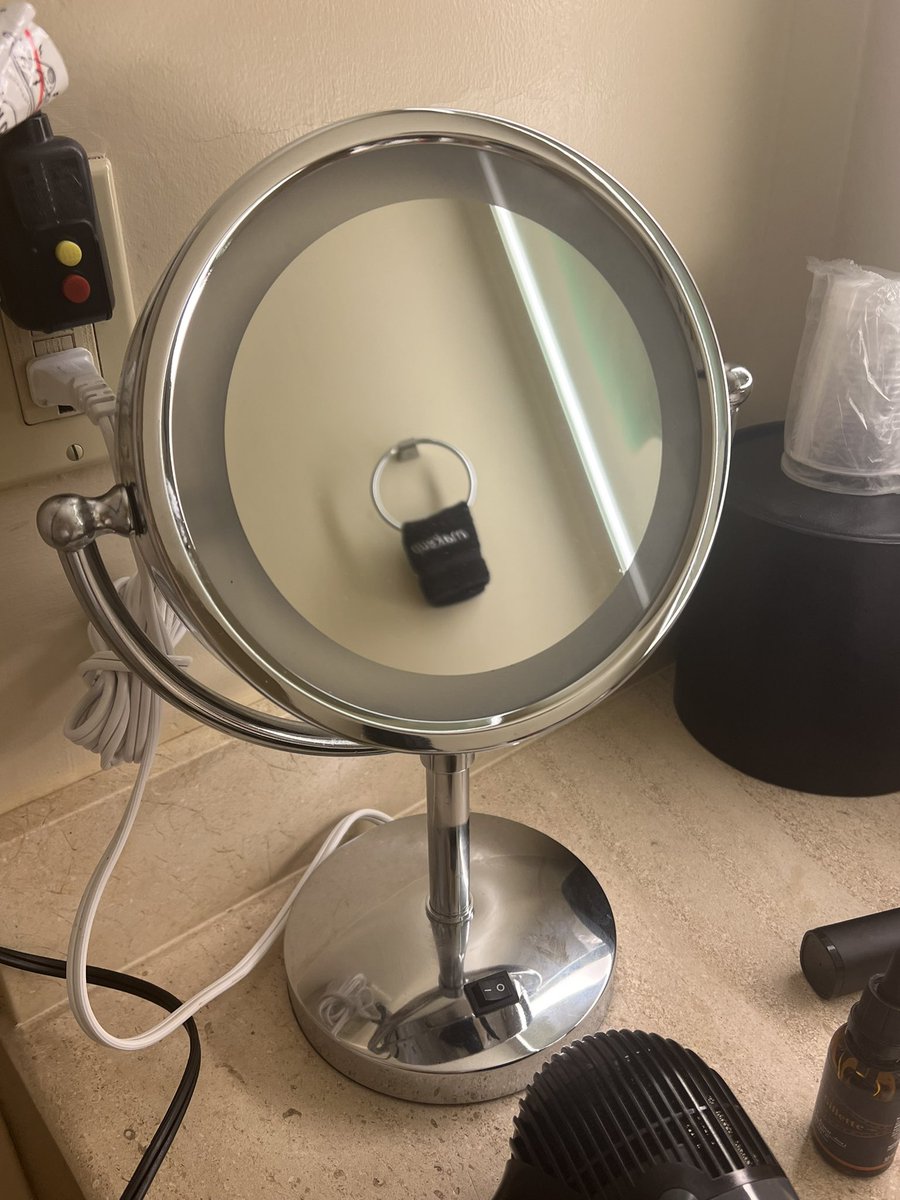 subtoconnorpls's tweet image. how much does it cost if i just take one of these mirrors from my hotel room? i really like them. never had one. Can i have this one?