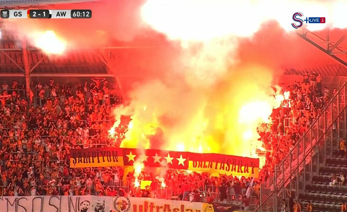 quasimoido1905's tweet image. Dünyanın neresine gidersen git, asla yalnız değilsin @GalatasaraySK
Alaskadan Papua Yeni Gineye illa destek olacak o tribünde
#BugünGünlerdenGALATASARAY
#HedefŞAMPİYONLARLİGİ