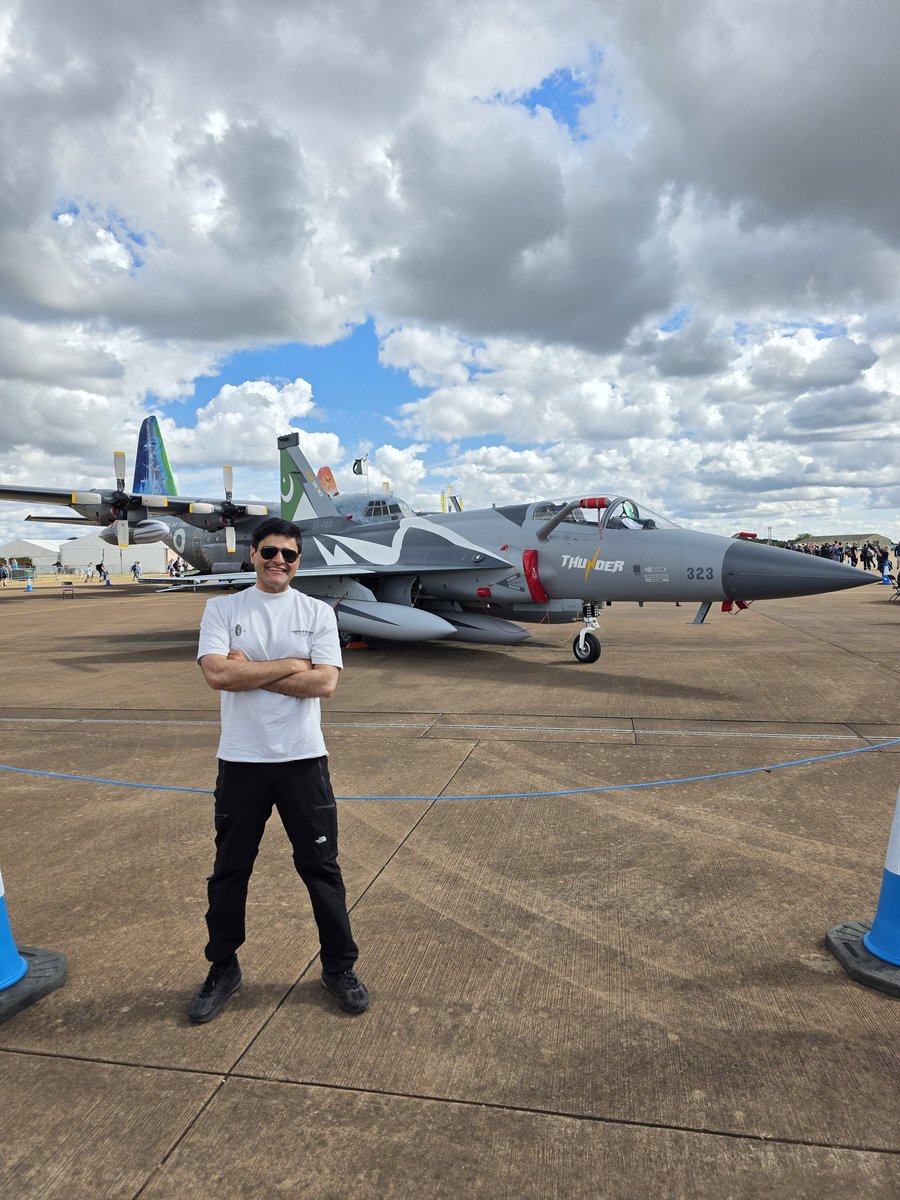 drraja_'s tweet image. The Royal International Air Tattoo 2025.
Picture with JF-17.