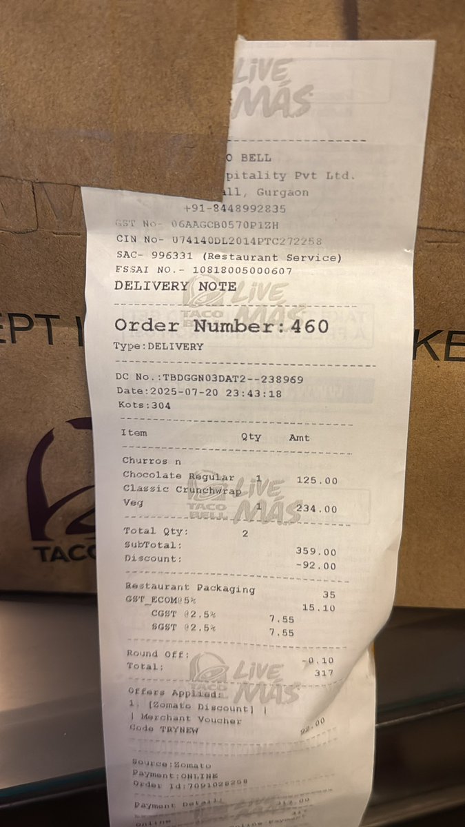Shreyayy22's tweet photo. Ordered veg wrap and chocolate sauce. Sauce was dripped all over the food and they sent me chicken taco which i ate mistakenly in my sleep. The @zomato chat support is bogus no help there. @tacobellindia https://t.co/fQoYrMe8aS