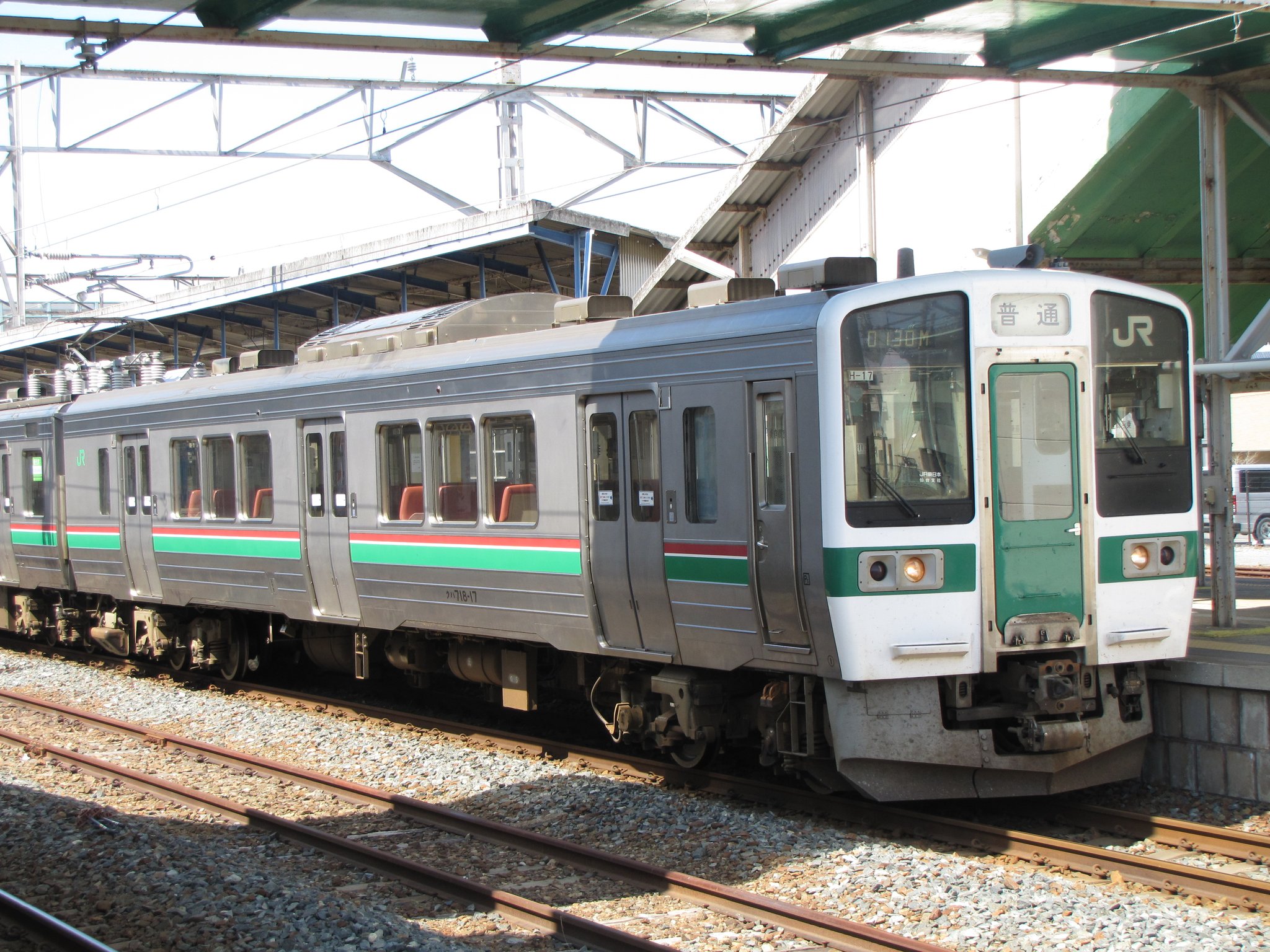 HG密連化 719系 T車2両増結 標準色 扉と連絡部分色入 HG密連化 719系 T車2両増結 標準色 扉と連絡部分色入 - メルカリ