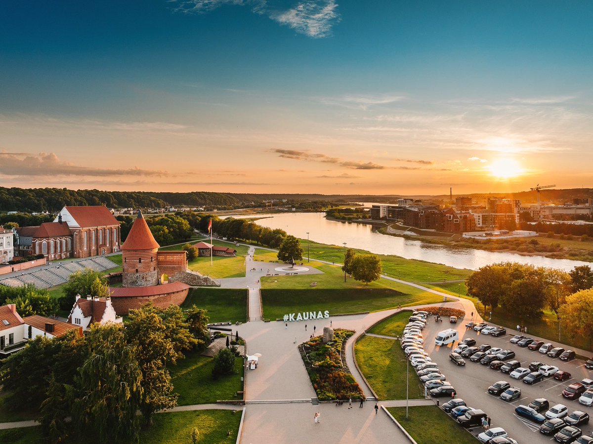 NejauNet's tweet image. #Kaunas #Lithuania #Lietuva #dronas #Mavic3 #mavic3pro #drone #kaunasaerial #vasara2025 #djimavic3pro #summer2025 #hasselblad #hasselbladdrone #pilis #kaunopilis #kaunascastle #kaunasoldtown #kaunosenamiestis #senamiestis #vakaras