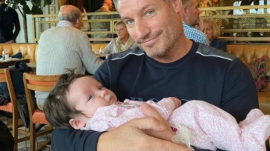 Had_dad_'s tweet photo. Steven Gerrard, at 45, joins the "young grandparent" ranks as his daughter Lilly-Ella welcomes her first baby. Celebrity families are spanning generations earlier than ever!   https://t.co/3PY1Wfr9Q3 https://t.co/93MeTpBzCQ