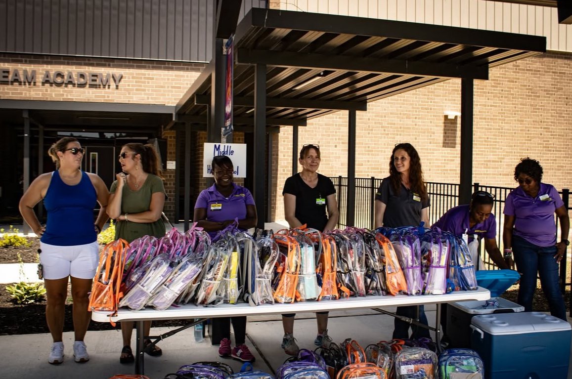 Rams pass rusher @Byron_97 tells me that he did a back-to-school drive yesterday, giving away 300 backpacks at Pleasant Hill elementary school in South Carolina.

Dollar General partnered with Young and awarded the school $50,000 as part of their Literacy Initiatives program.