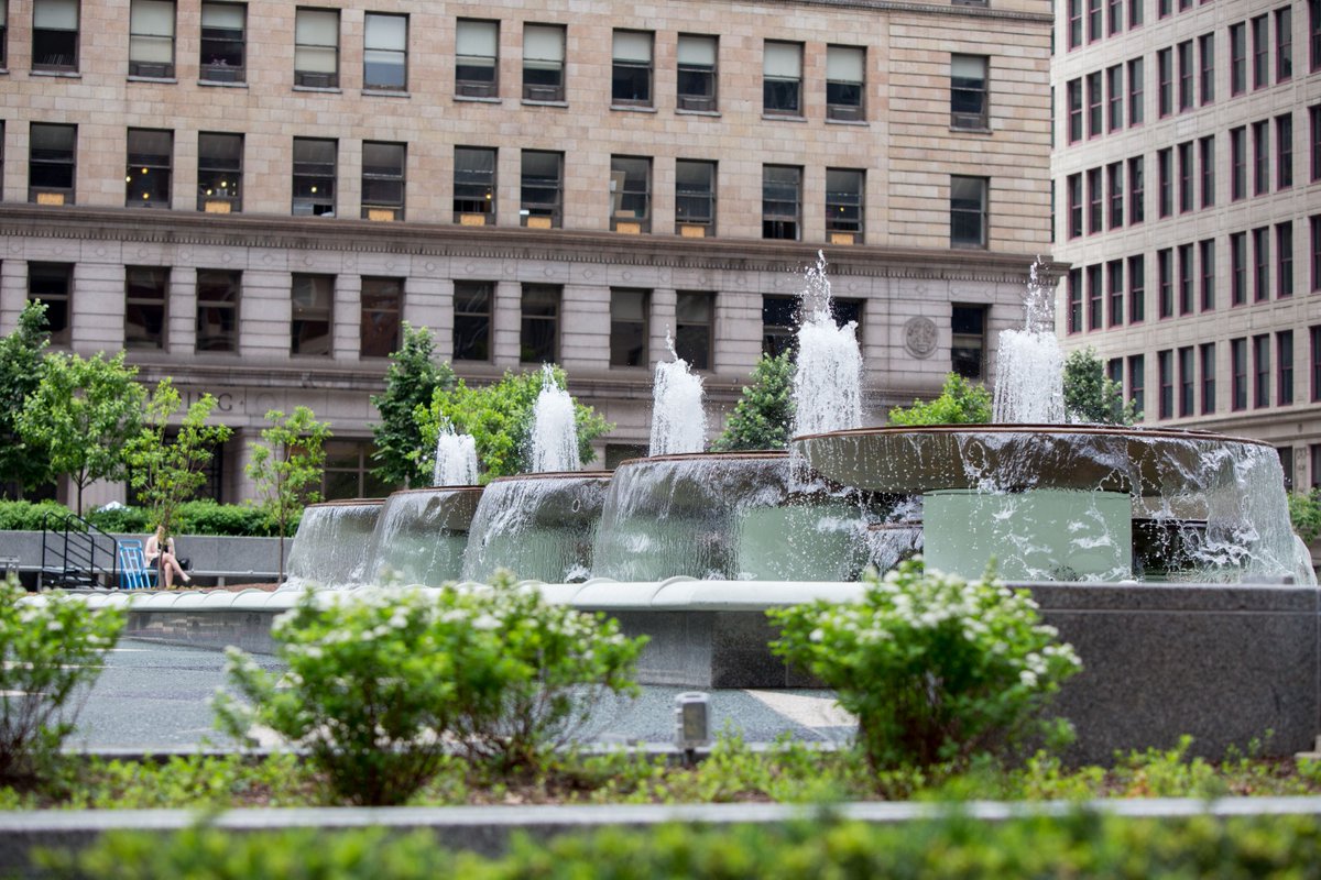 pittsburghparks's tweet image. 🎉 Exciting things are happening in Mellon Square! Join us downtown this month and experience the square like never before:
🎨 Tuesday, July 22 at 5:30 p.m.: Plein-Air Paint & Sip
💃 Thursday, July 24 at 5:30 p.m.: Salsa Dancing Lessons
🎶 Sunday, July 27 at 1:00 p.m.: Rubom de…