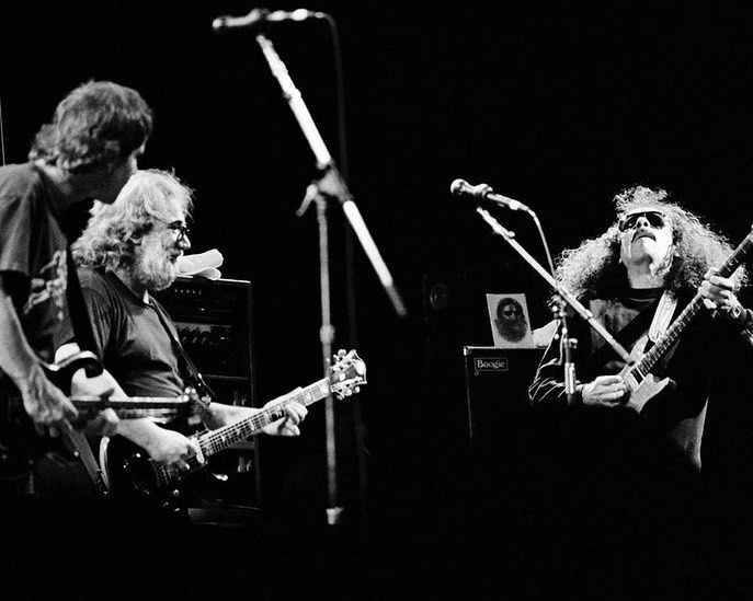 jerrygarcia's tweet image. Happy Birthday to the legendary @SantanaCarlos! 🎉🎸
Here’s Carlos lighting it up at the 1987 Mountain Aire II Music Festival in Angels Camp, CA where he joined the @GratefulDead for two nights.
📷 Jay Blakesberg