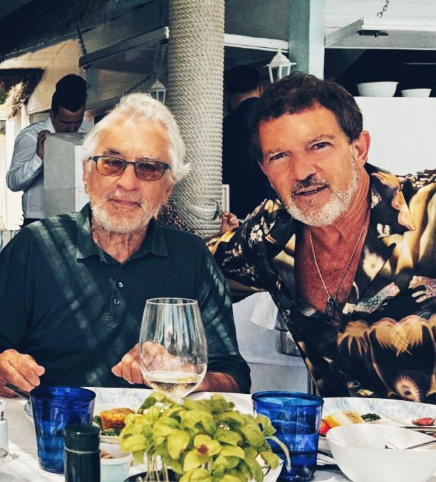 Almuerzo con Robert de Niro. Disfrutando con intensidad de uno de los pocos momentos de vacaciones de un verano cargado de trabajo.

Lunch with Robert De Niro in Marbella. Enjoying one of the few moments of vacation this summer full of work.

#robertdeniro #Marbella #summer