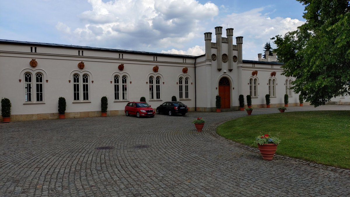 Slíbil jsem šířit osvětu a povědomí o průvodcovaných prohlídkách reprezentačních sálů od března do října. Více info na webu Správy Pražského hradu. Interiéry nádherné, průvodkyně skvělá, určitě si sem zajeďte!
#Lány