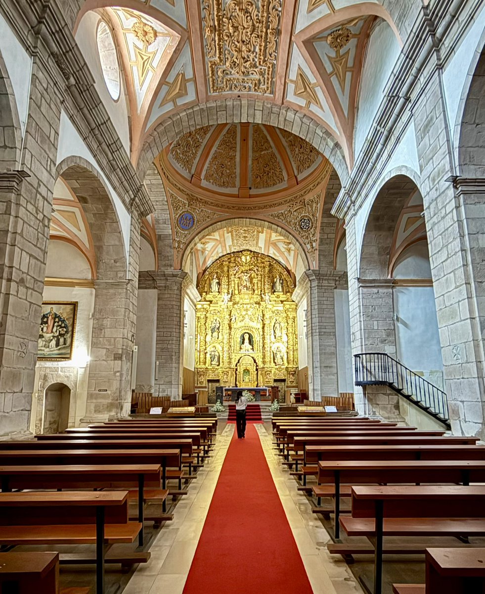 serd1g's tweet image. Este santuario conserva aún su órgano, sus retablos y sus imágenes porque durante la Amortización un antepasado agrupó a varios amigos y se plantó armado con dalles, hachas y azadas.