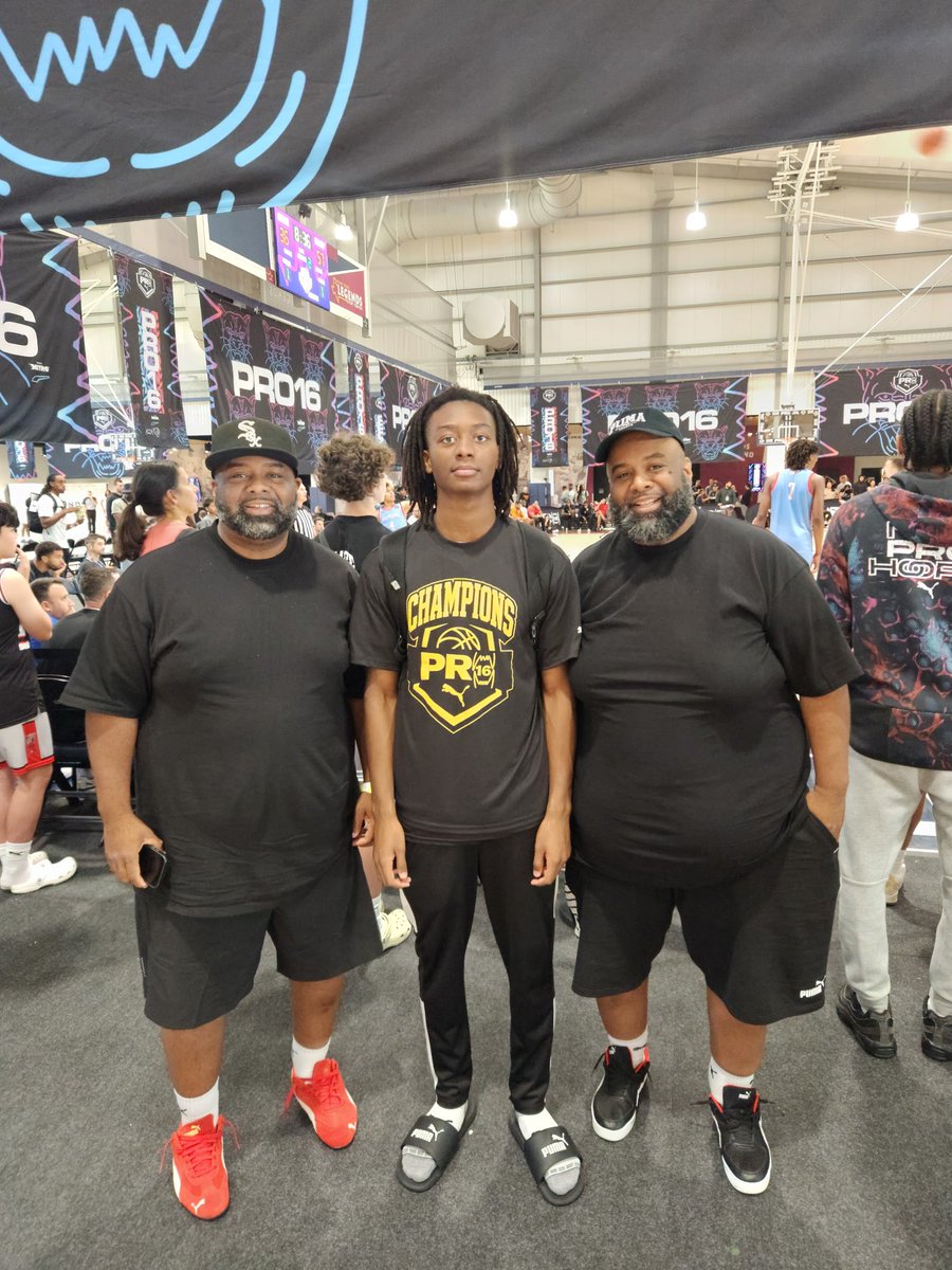 cameronmartin_5's tweet image. We fought through adversity all season long and still came out on top once again❗️. Battled through a fractured finger on my shooting hand the past 2 weekends to help my team win. #B2Bchamps 🥇@CoozElite3