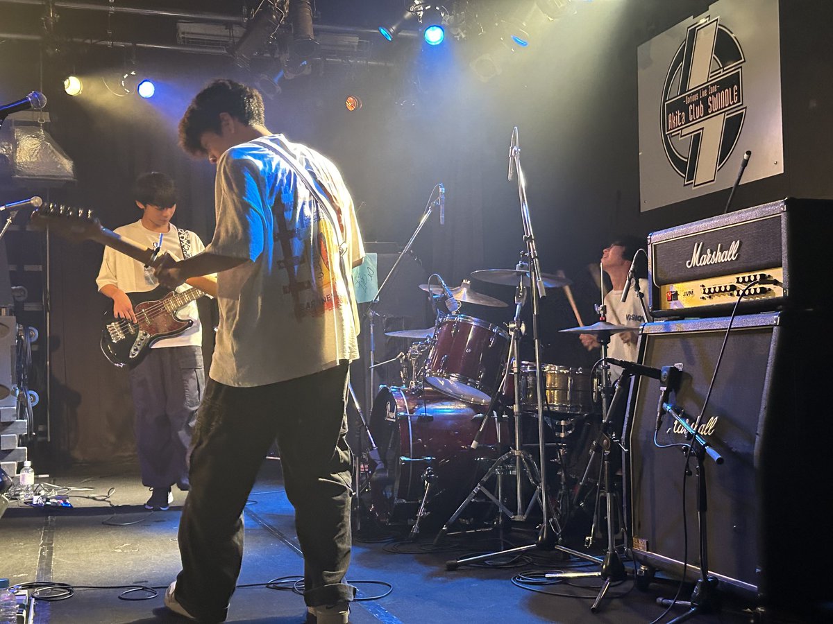 782_daigo's tweet photo. 活休前ラストライブ「拝啓、いつかの君へ」、本当にありがとうございました！
高校軽音としての2年半、そしてmayflyとして駆け抜けた3ヶ月半。辛いことも沢山あったけど、それでもバンドを続けてこれてよかったと思います。僕らのこのひと夏が誰かの憧れになってくれたら嬉しいです。
またいつか！ https://t.co/CXiIPJF1us