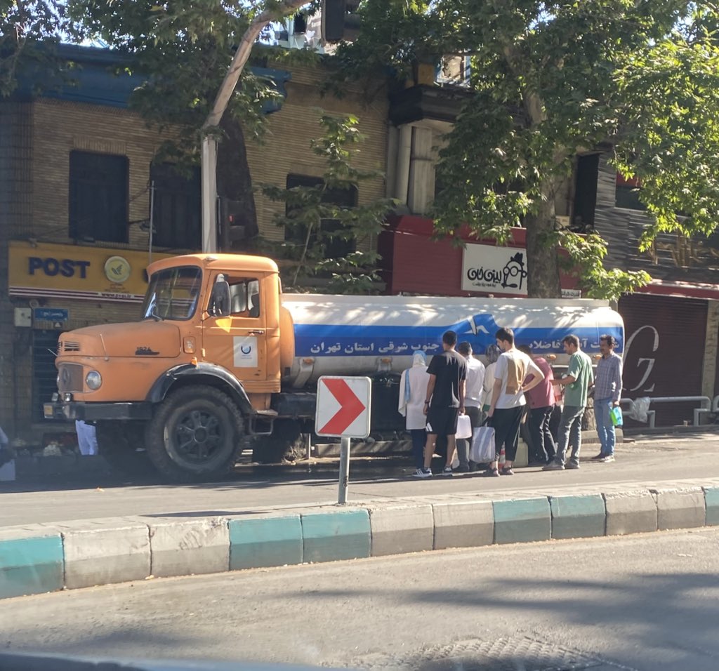 Kobaz4's tweet image. گمان نکنید آنچه بر شما میگذرد ناکامی در دستیابی به و انحراف از یک آرمان است... تمامی آنچه بر شما و عزیزانتان تحمیل میشود تجلی ماهیت ضمنی آن آرمان است...
چون هرگاه تقلای بقا تمامی روان را صرف خود کند، روح از شور آزادی تهی میماند...