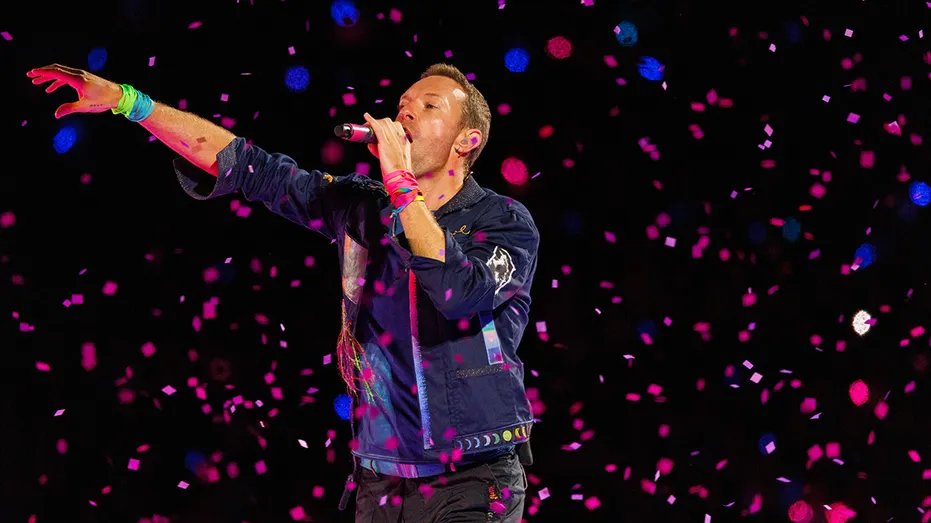 mika1ady's tweet photo. Sports teams and Netflix are having a laugh over the viral "Kiss Cam" moment at Coldplay's concert-when playful speculation meets social media fun!   https://t.co/av2EaqFkGH https://t.co/xNdwAkYP82