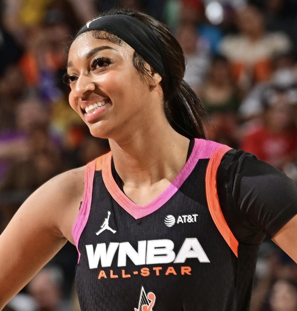 PolymarketHoops's tweet image. Angel Reese one year ago today:
12 PTS
11 REB
5/10 FG
She became the first rookie in WNBA history to record a double-double in the All-Star game.