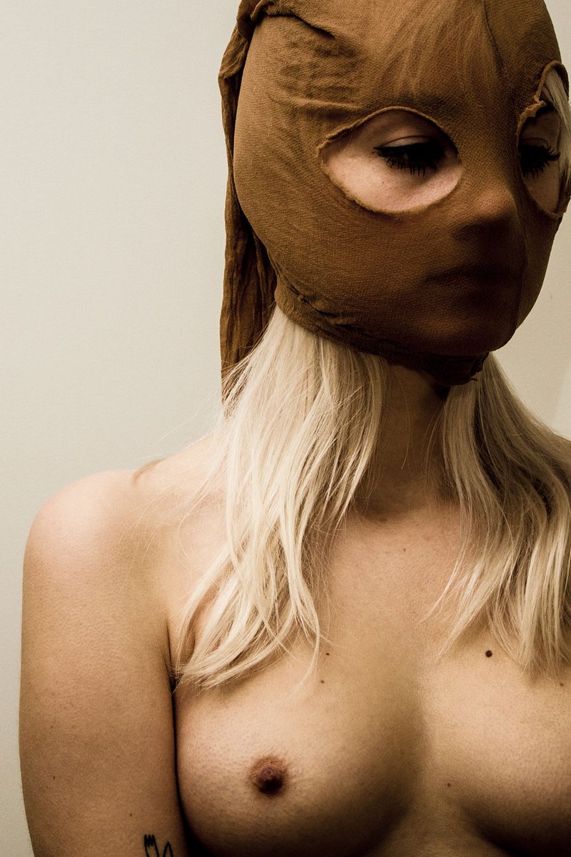 Cattley16674205's tweet image. Più facciamo progressi interiori più diminuisce il numero di coloro con cui possiamo realmente comunicare.
Cioran
📷Kasper Kruse