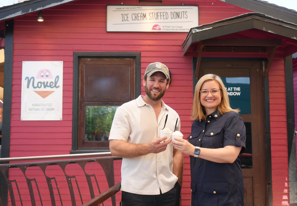 MayorGallego's tweet image. Celebrating #NationalIceCreamDay by grabbing a scoop at Novel, ranked the best ice cream shop in the nation by @Yelp! 🍦

I brought my office along and their Dough Melt was a fan favorite.