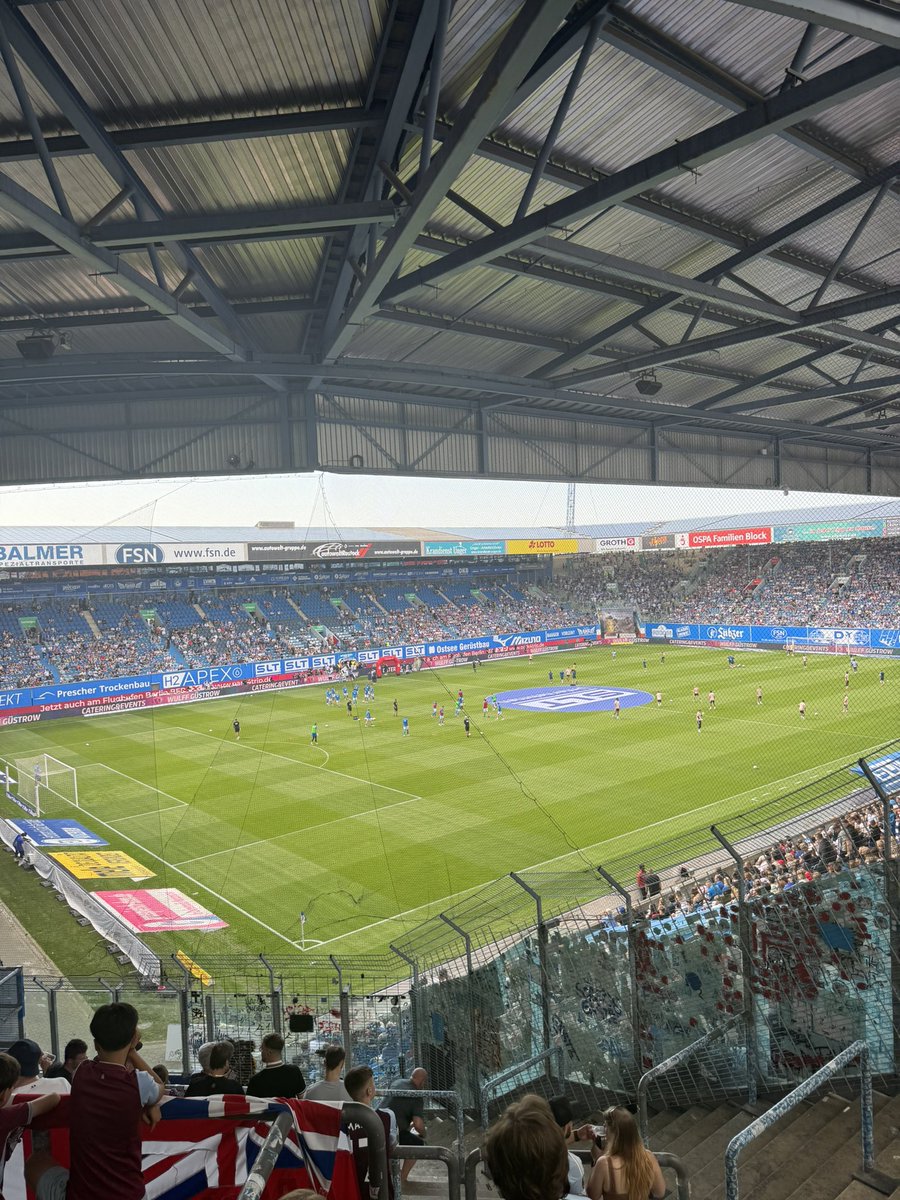 simonlines's tweet image. Weekend away in Europe with the Villa…can’t beat it. #UTV 🇩🇪🍻