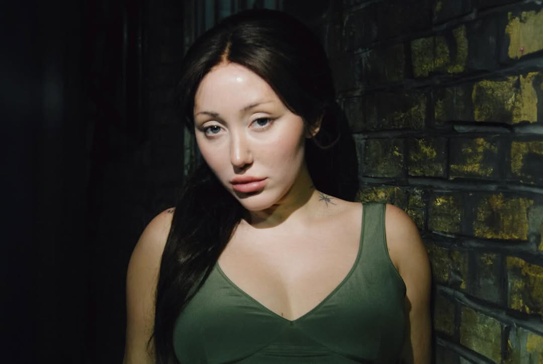 ncsources's tweet image. Noah Cyrus stuns in newly shared pictures from her album release show in London.🤍