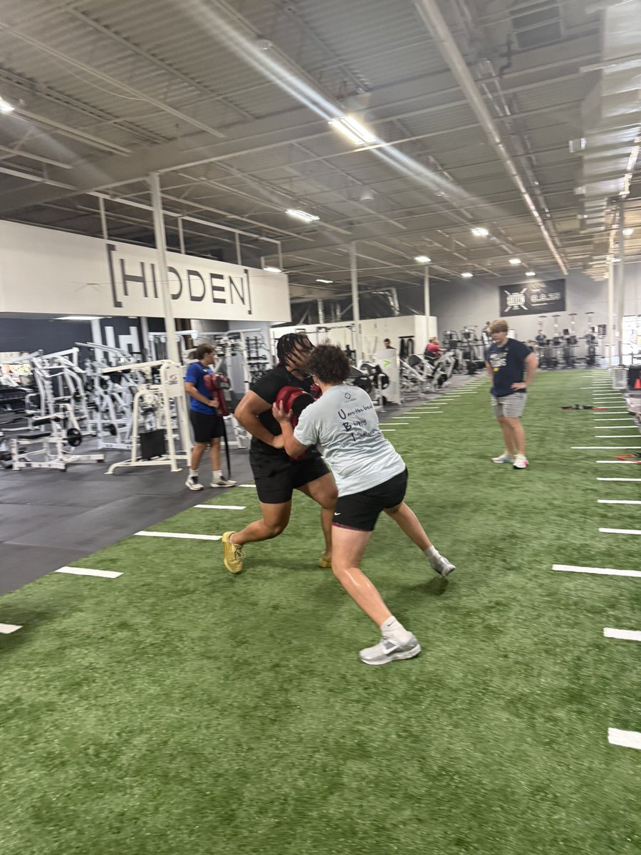 DanLeVine07's tweet image. Growth hits different on Sundays- getting work in with @Clintanderson_ and @CoachOrtizOL, and also realizing the hair is getting a little long…
@WHSFBRecruiting
@coach_isom60
@coachjwhoward
@Andrewlock3y
@CoachZackGoodFB
