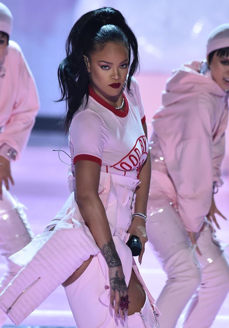 ririoncharts's tweet image. Rihanna’s longest charting songs on the Germany Singles Charts: 🇩🇪
“Only Girl (In The World)” — 48 weeks
“Umbrella” — 47 weeks
“Diamonds” — 44 weeks
“Don't Stop The Music” — 43 weeks
“Love The Way You Lie” — 43 weeks
“Stay” — 38 weeks
“Who's That Chick” — 38 weeks
“We Found…