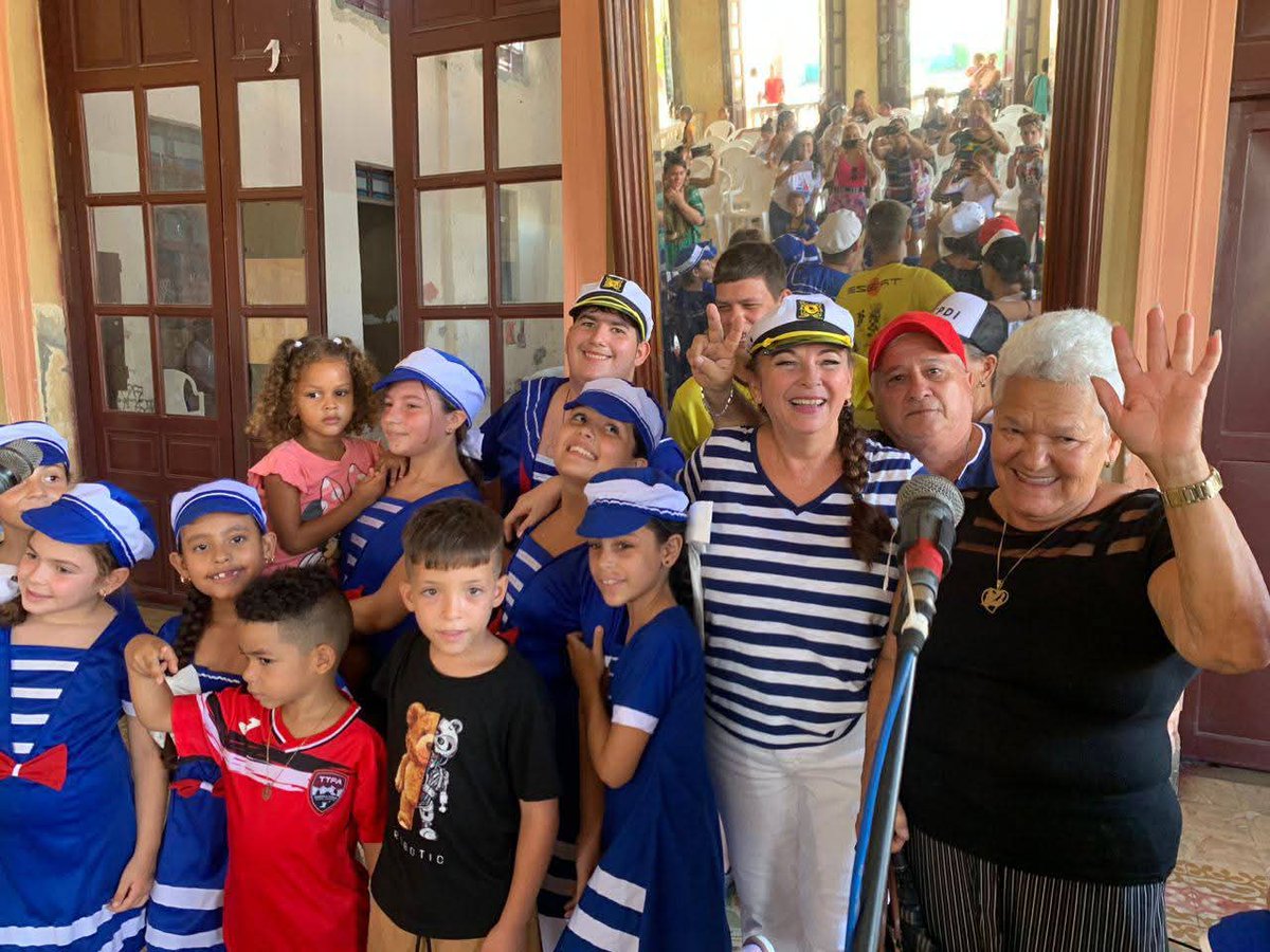 "Al compás de las olas" un proyecto comunitario que promociona la música infantil y trabaja con niños y para niños.
 Una mañana especial con los niños de #Lajas  celebrando el #diadelosniños 
#CienfuegosXMasVictorias
#CubaEsCultura