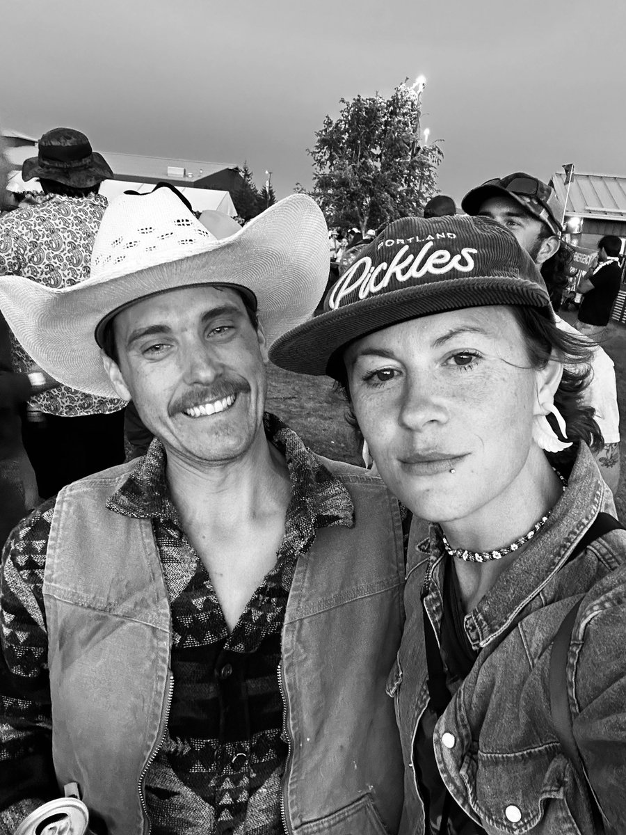 Spent Saturday at the fair well festival in Redmond and have a zillion photos to sort and edit. Here’s the only one on my phone - a selfie a sweet drunk dude insisted on taking with me during sturgill Simpson 😂