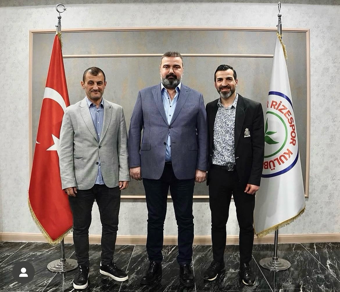 Yola çıktıklarını,yolda bulduklarınla değişirsen,
Hem yolunu kaybedersin,hem dostunu.
💚💙