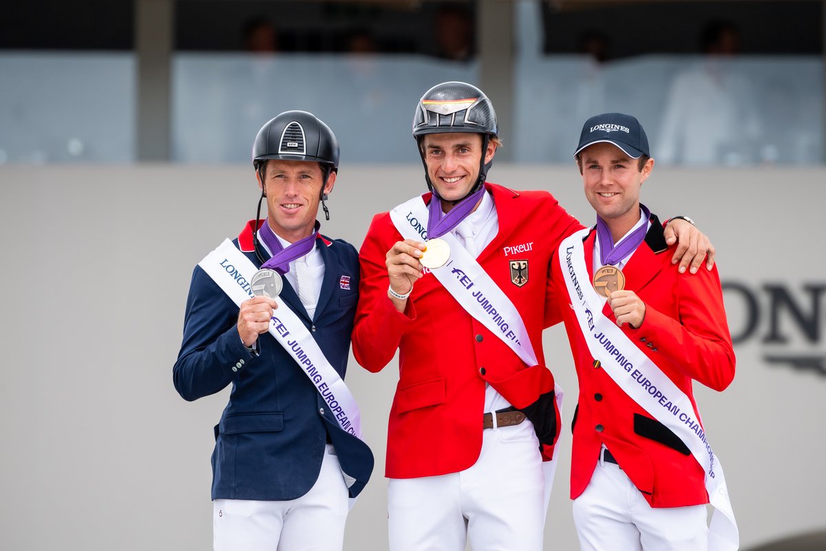 TeamGB's tweet image. Silver for Scott 🥈
Scott Brash scoops individual European Show Jumping silver for Great Britain's first medal in the event since 2019!
@BritEquestrian | 📸 @FEI_Global