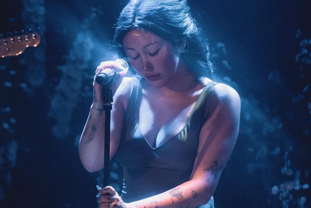 ncsources's tweet image. Noah Cyrus stuns in newly shared pictures from her album release show in London.🤍
