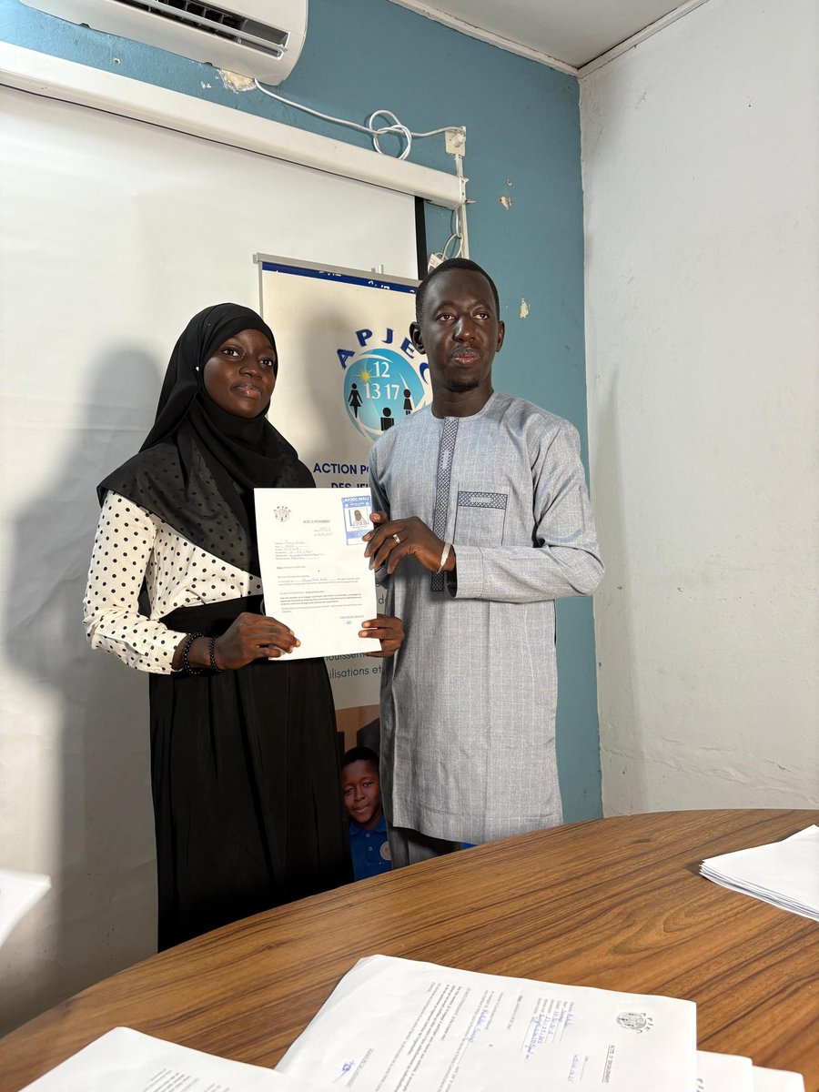 𝗜𝗡𝗧𝗥𝗢𝗡𝗜𝗦𝗔𝗧𝗜𝗢𝗡 𝗗𝗘𝗦 𝗢𝗕𝗦𝗘𝗥𝗩𝗔𝗧𝗘𝗨𝗥𝗦

Samedi 19 juillet 2025, l’APJEC a organisé dans ses locaux la cérémonie d’intronisation des observateurs. 

#ApjecMali #IntronisationDesObservateurs #NouveauMembre