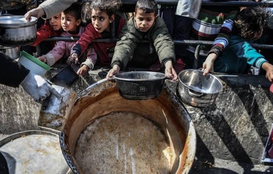 "Müslümanın derdi ile dertlenmeyen bizden değildir. Hadis-i Şerif 
#GazzeAçlıktanÖlüyor