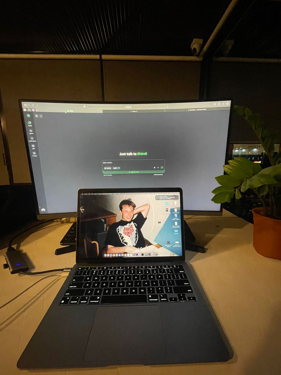 _khusheyyy's tweet image. chat guess what
we're back to our cool setup :)
let's get some work done