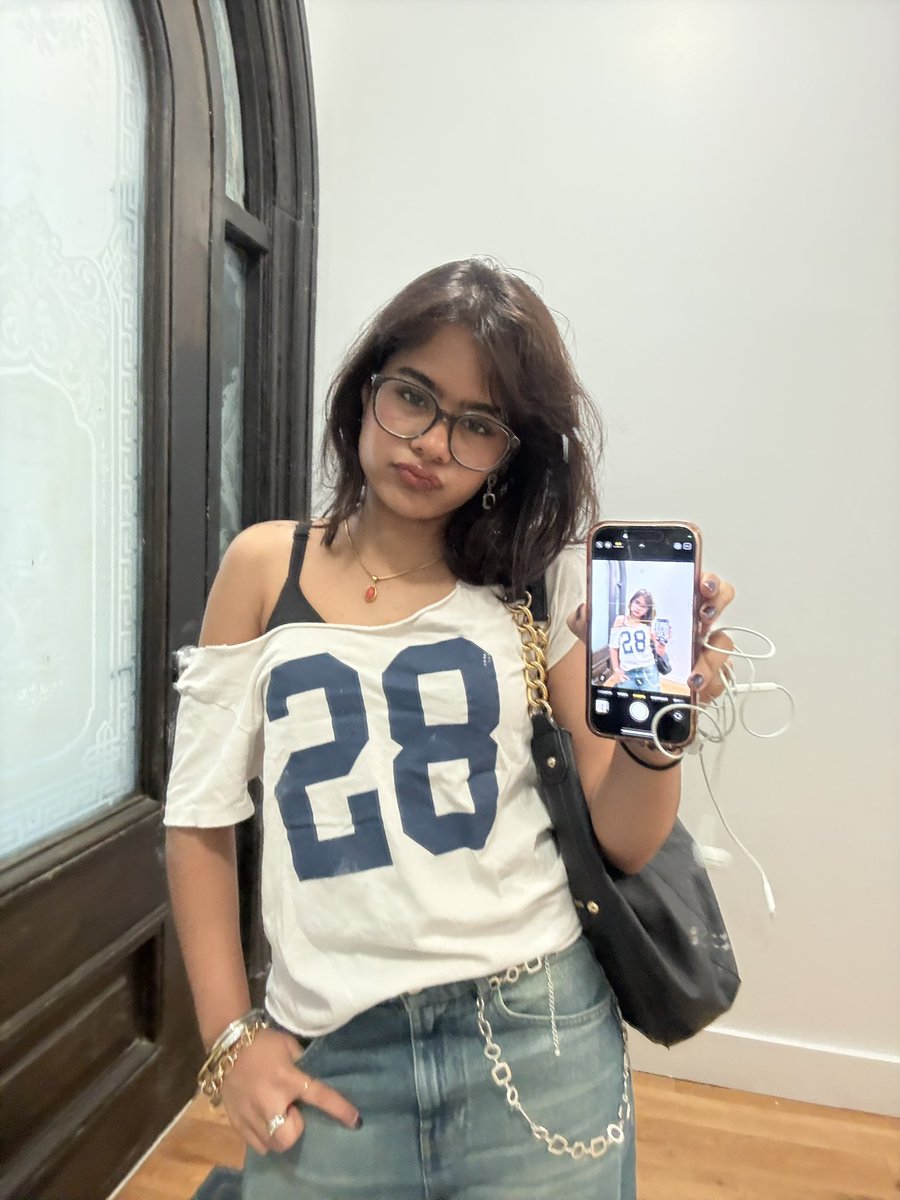kissofkook's tweet image. a little ootd 😝
