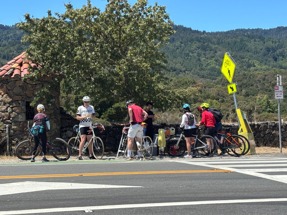 blader's tweet image. well that escalated quickly .
(if you’re in the peninsula we are at the edgewood exit on the 280. come have some very unprofitable vc backed sparkling lemonade until we run out!)