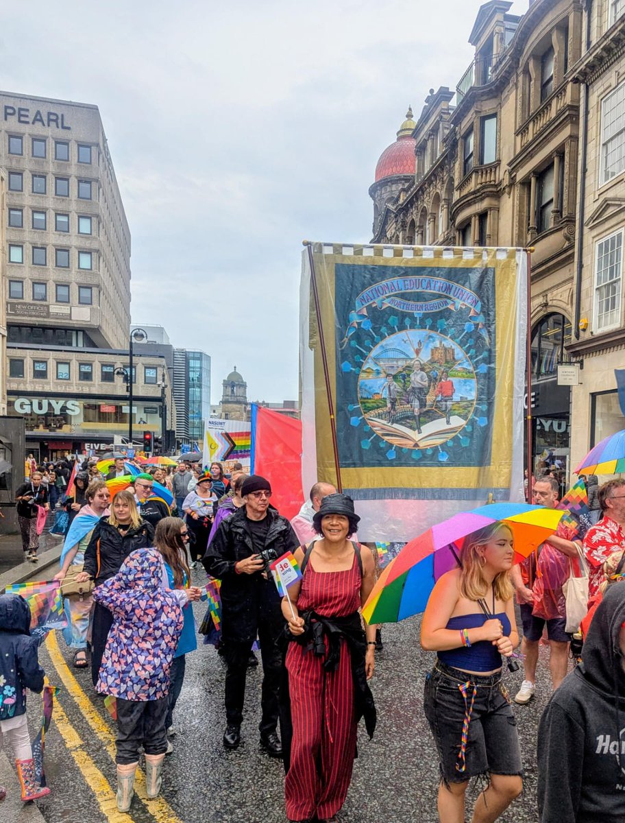 ChiOnwurah's tweet image. Newcastle is known as a party city, rain, snow or shine and #NorthernPride 🏳️🌈 is the best kind of party - open to everyone, free music and dancing, pride in who we are and everyone celebrating the right to love and be who we chose.