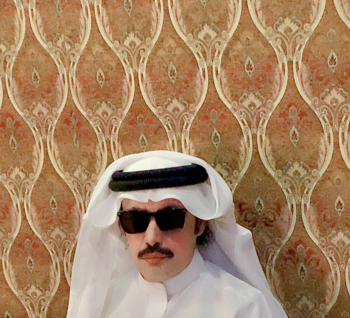 عساك تسلم من جميع النواحي 

تسلم من الدنيا وباقي ضررها 

قلبي رهيف شوي والفكر صاحي 

والناس ماودي يجيها كدرها 

💕

#محمدالرشيدي