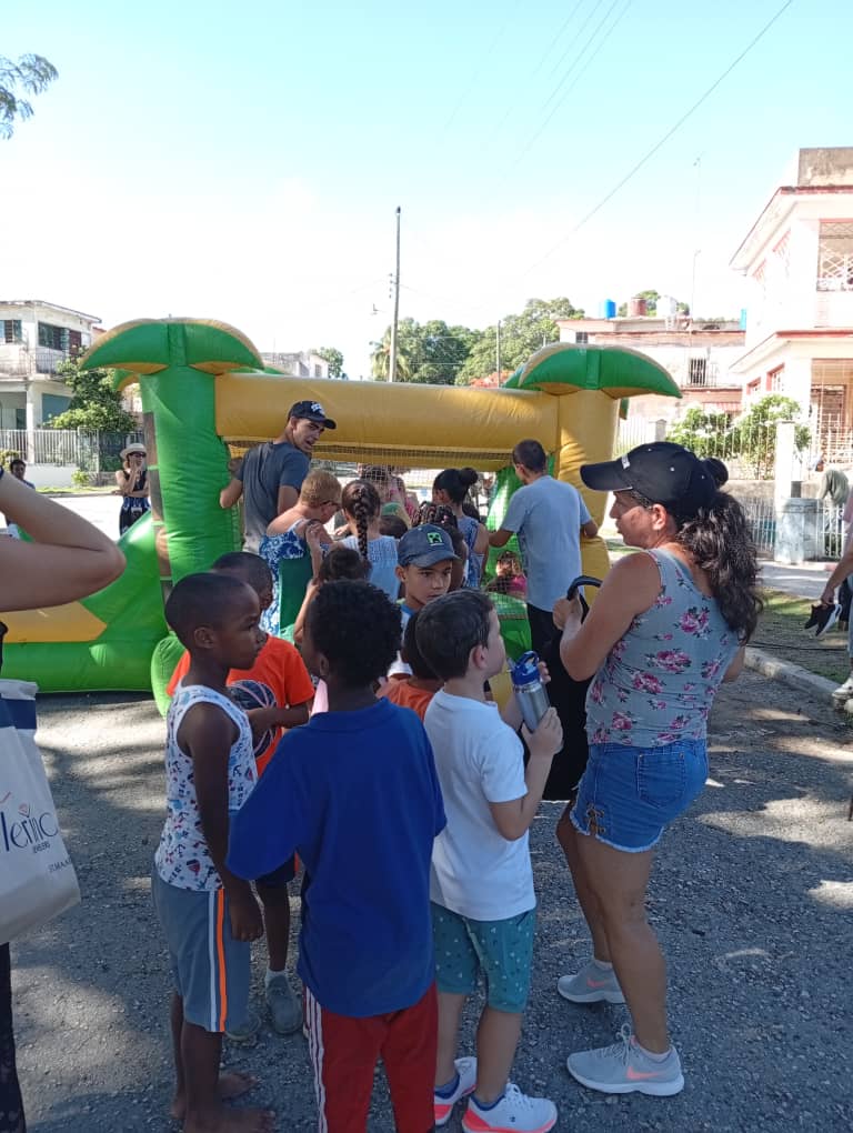 Día de celebración en la Circunscripción 40 del Consejo Santos Suárez. La alegría inundó nuestro parque con Risas y canciones. Los niños disfrutaron la fiesta organizada por los vecinos y actores económicos de la localidad. Con amor y deseos siempre se puede.