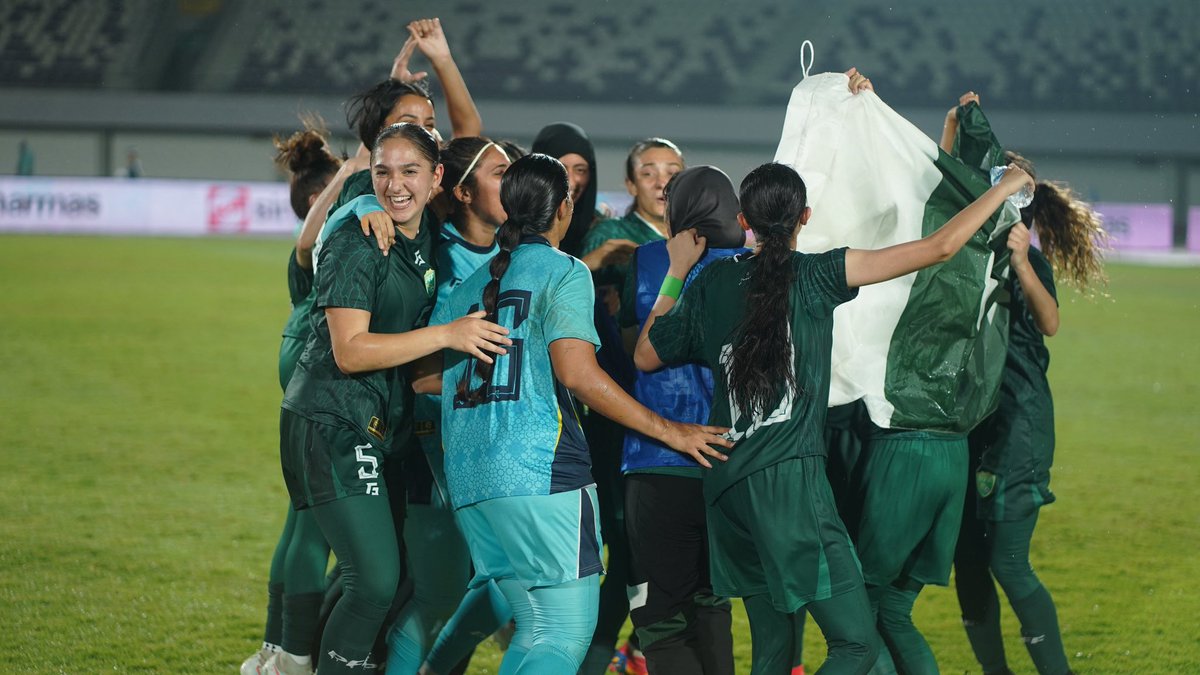 LaylaBanaras's tweet image. I’m beyond honored to have made my debut for Pakistan. Representing the flag was a feeling words can’t describe. Alhamdulillah always.
In’sha’allah many more memories to be made with this amazing group.
This is only the beginning…. 🇵🇰💚
@TheRealPFF