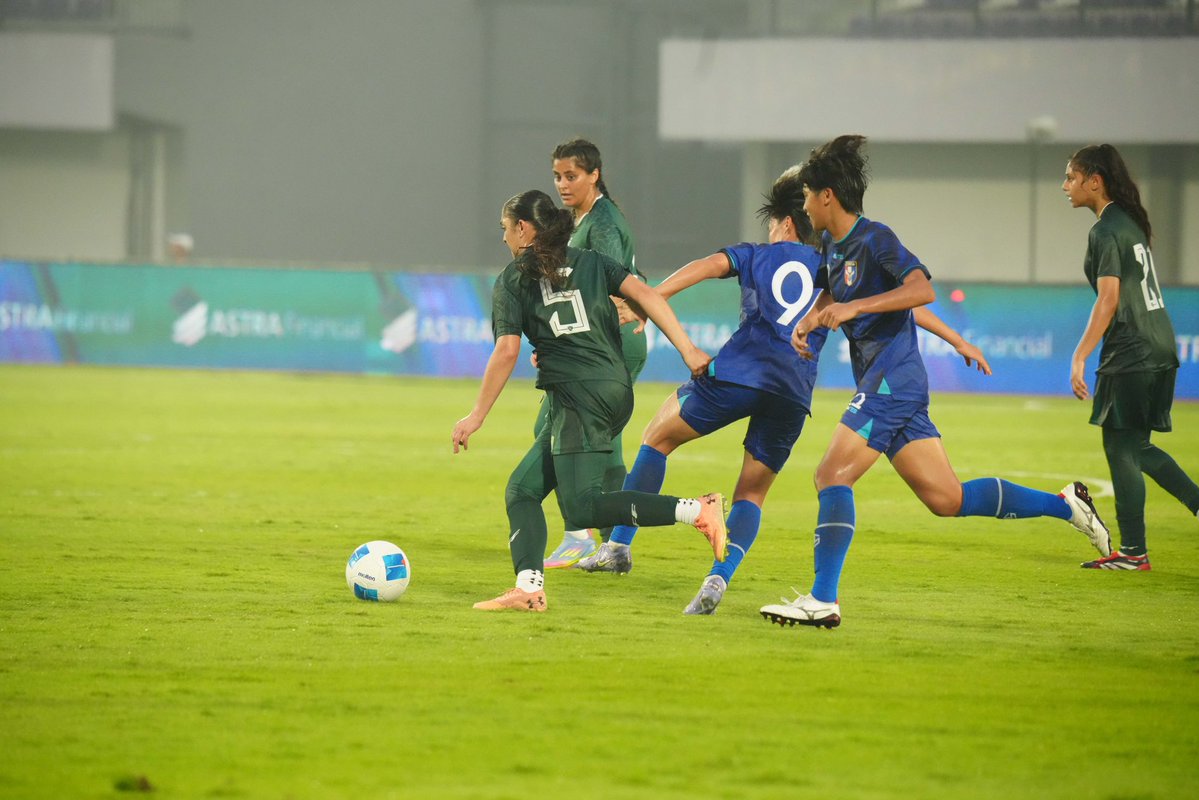 LaylaBanaras's tweet image. I’m beyond honored to have made my debut for Pakistan. Representing the flag was a feeling words can’t describe. Alhamdulillah always.
In’sha’allah many more memories to be made with this amazing group.
This is only the beginning…. 🇵🇰💚
@TheRealPFF