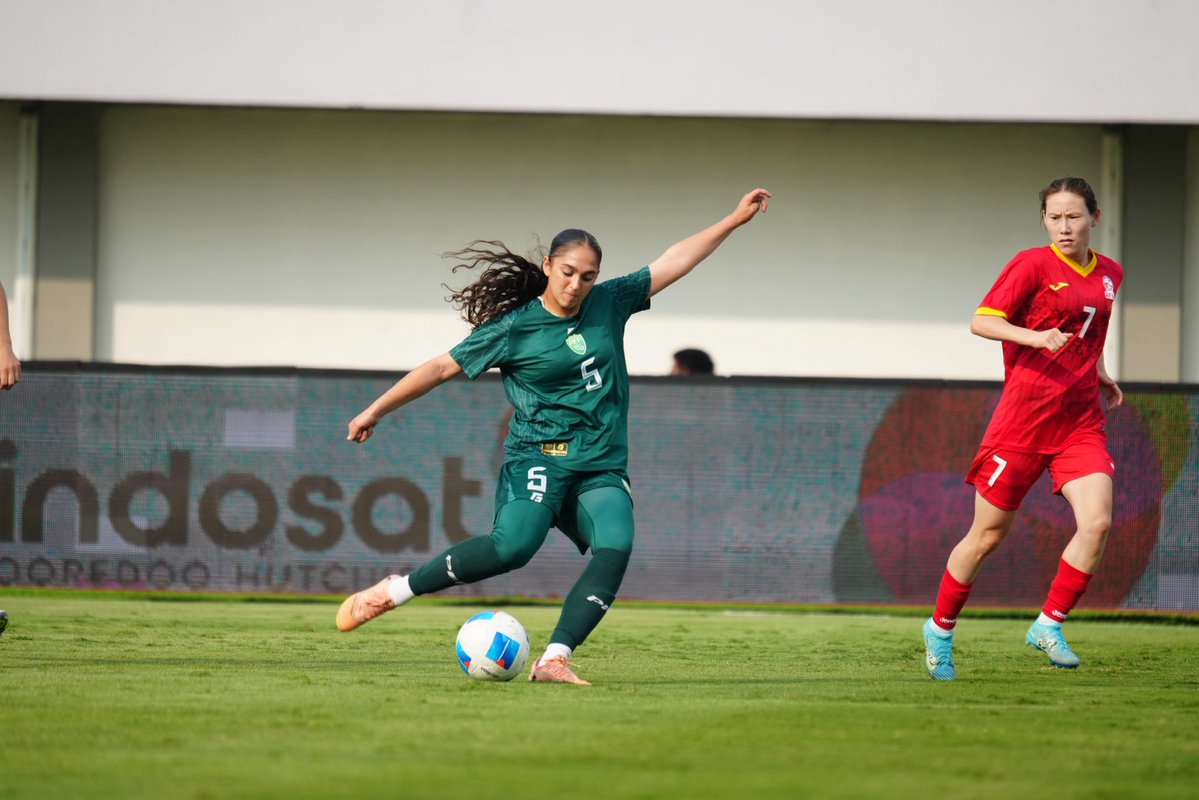 LaylaBanaras's tweet image. I’m beyond honored to have made my debut for Pakistan. Representing the flag was a feeling words can’t describe. Alhamdulillah always.
In’sha’allah many more memories to be made with this amazing group.
This is only the beginning…. 🇵🇰💚
@TheRealPFF